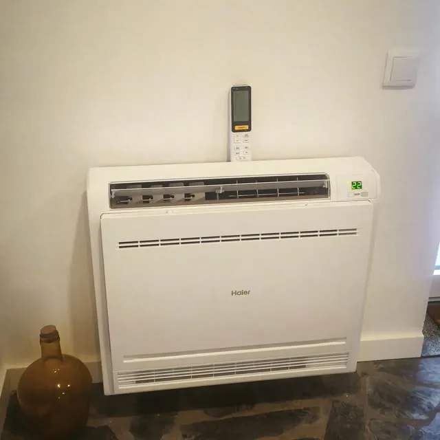 Consola de chão instalada